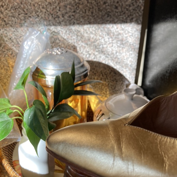 Stunning shoes to dress up or down - Picture 6 of 6